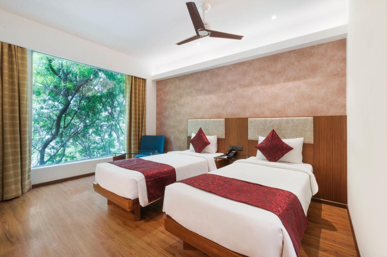 7 Apple Hotel - Viman Nagar Pune Exteriör bild